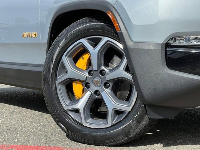 Used 2023 Rivian R1S Adventure image 2