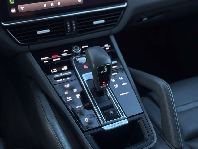 Used 2022 Porsche Cayenne AWD/4WD image 32