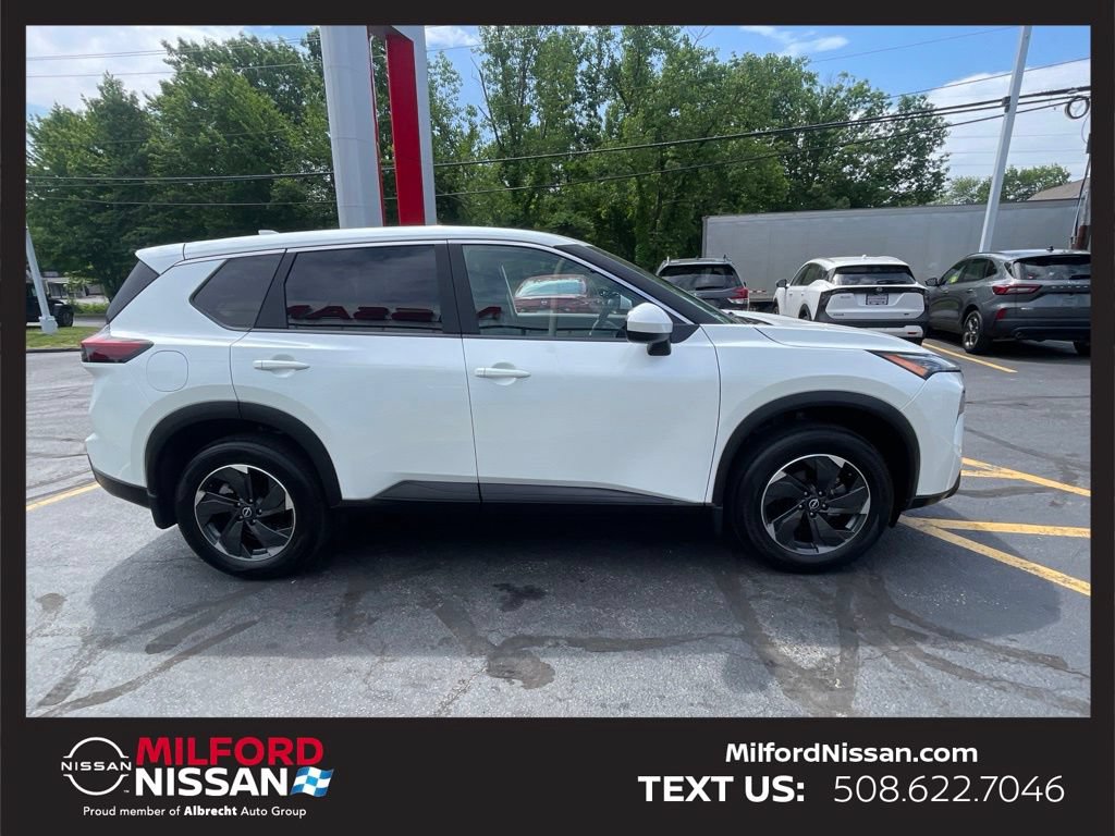 Used 2025 Nissan Rogue SV AWD/4WD image 6