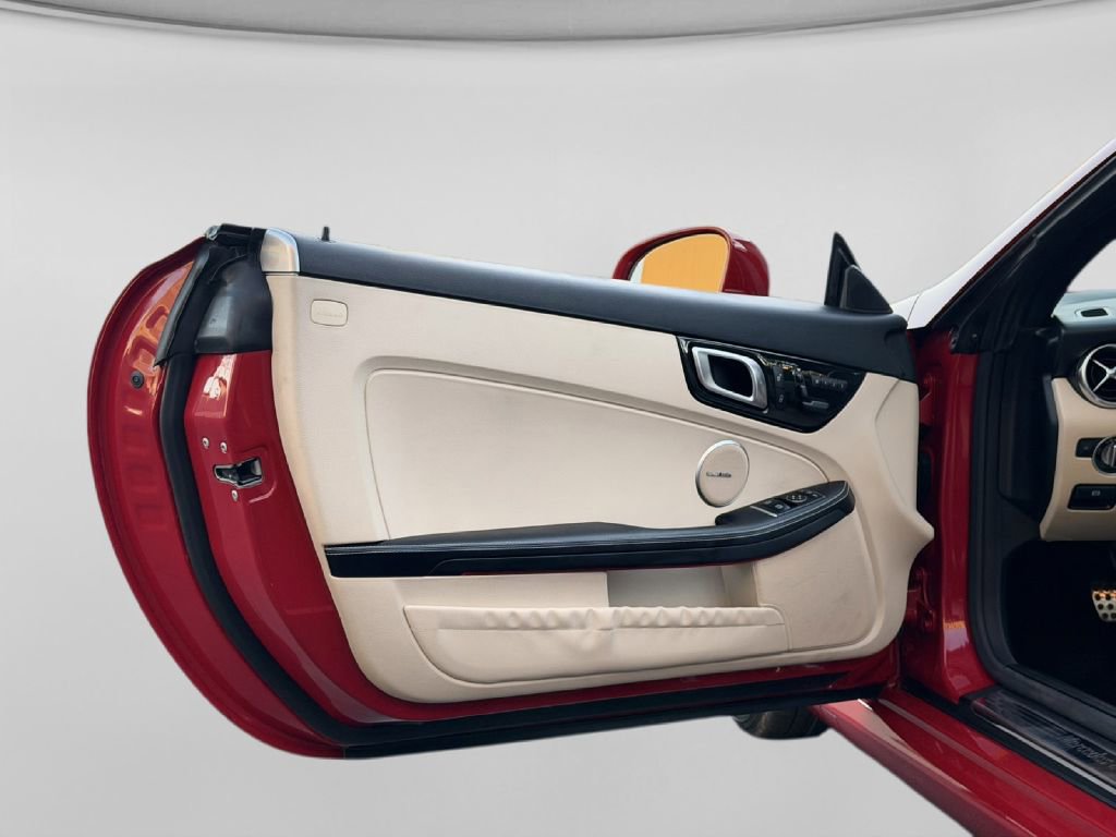 Used 2015 Mercedes-Benz SLK 350 image 25