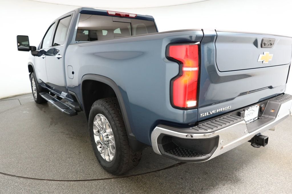 Used 2025 Chevrolet Silverado 3500 LTZ w/ LTZ Premium Package image 6