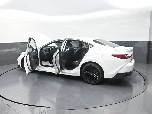 Used 2026 Toyota Camry SE FWD image 43