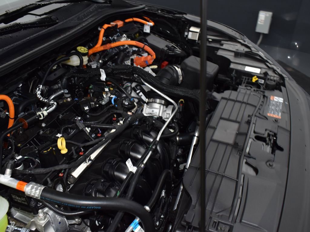 New 2025 Ford Escape SE w/ PHEV Premium Package FWD image 20