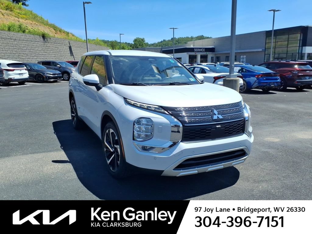 Used 2023 Mitsubishi Outlander SE AWD/4WD image 3