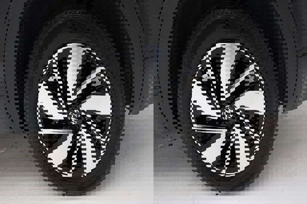 Used 2024 Volkswagen Atlas SE image 11