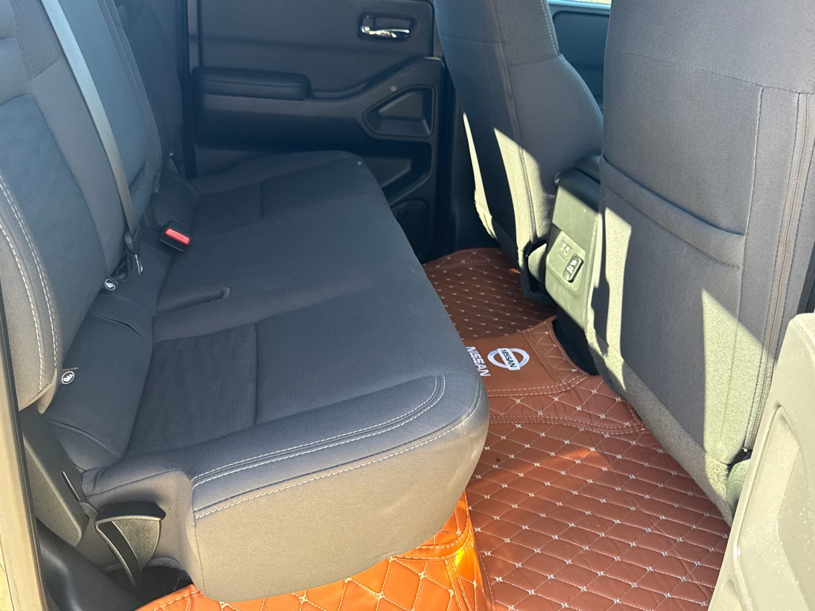 Used 2024 Nissan Frontier SV w/ SV Convenience Package image 15