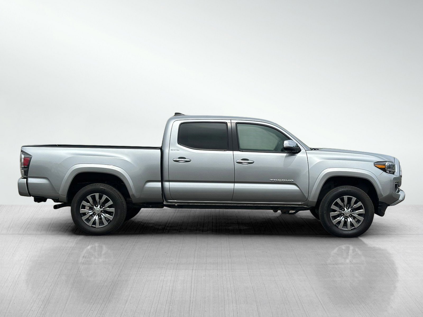 Used 2023 Toyota Tacoma Limited AWD/4WD image 8