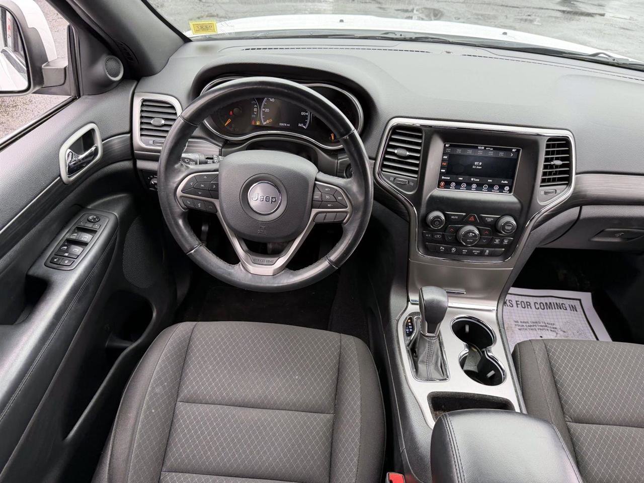 Used 2019 Jeep Grand Cherokee Laredo image 11