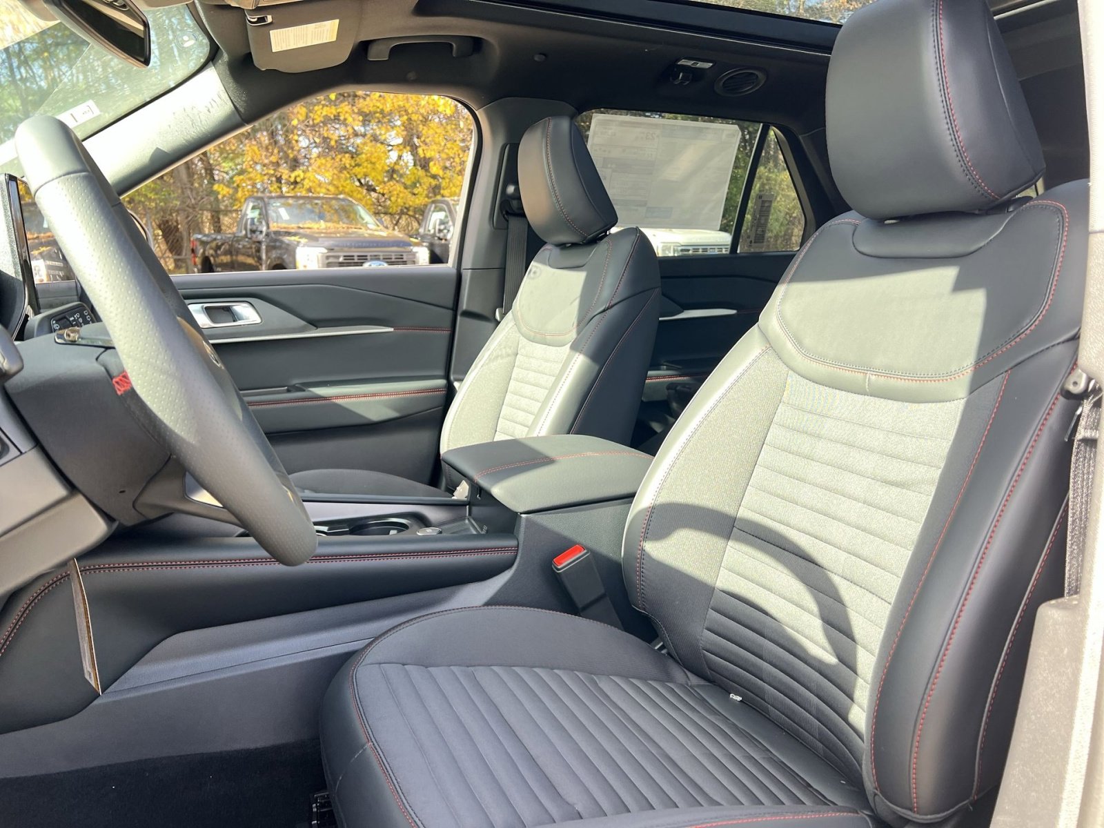 New 2026 Ford Explorer ST-Line w/ ST-Line Street Pack image 13