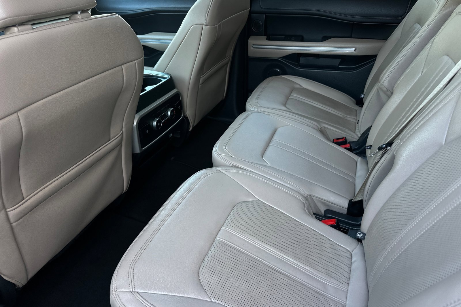 Used 2023 Ford Expedition Max Limited image 11