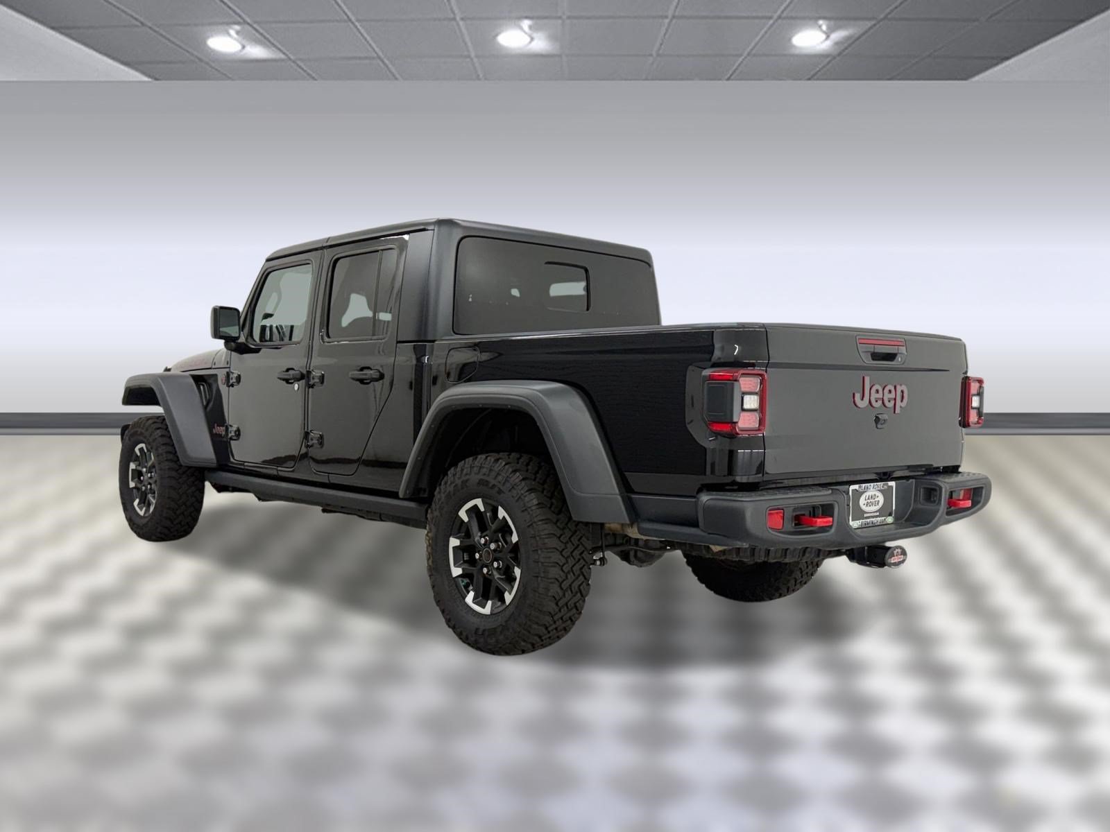 Used 2025 Jeep Gladiator Rubicon w/ Technology Group AWD/4WD image 3