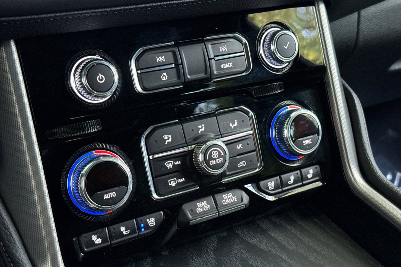 Used 2021 GMC Yukon XL Denali w/ Denali Premium Package image 23