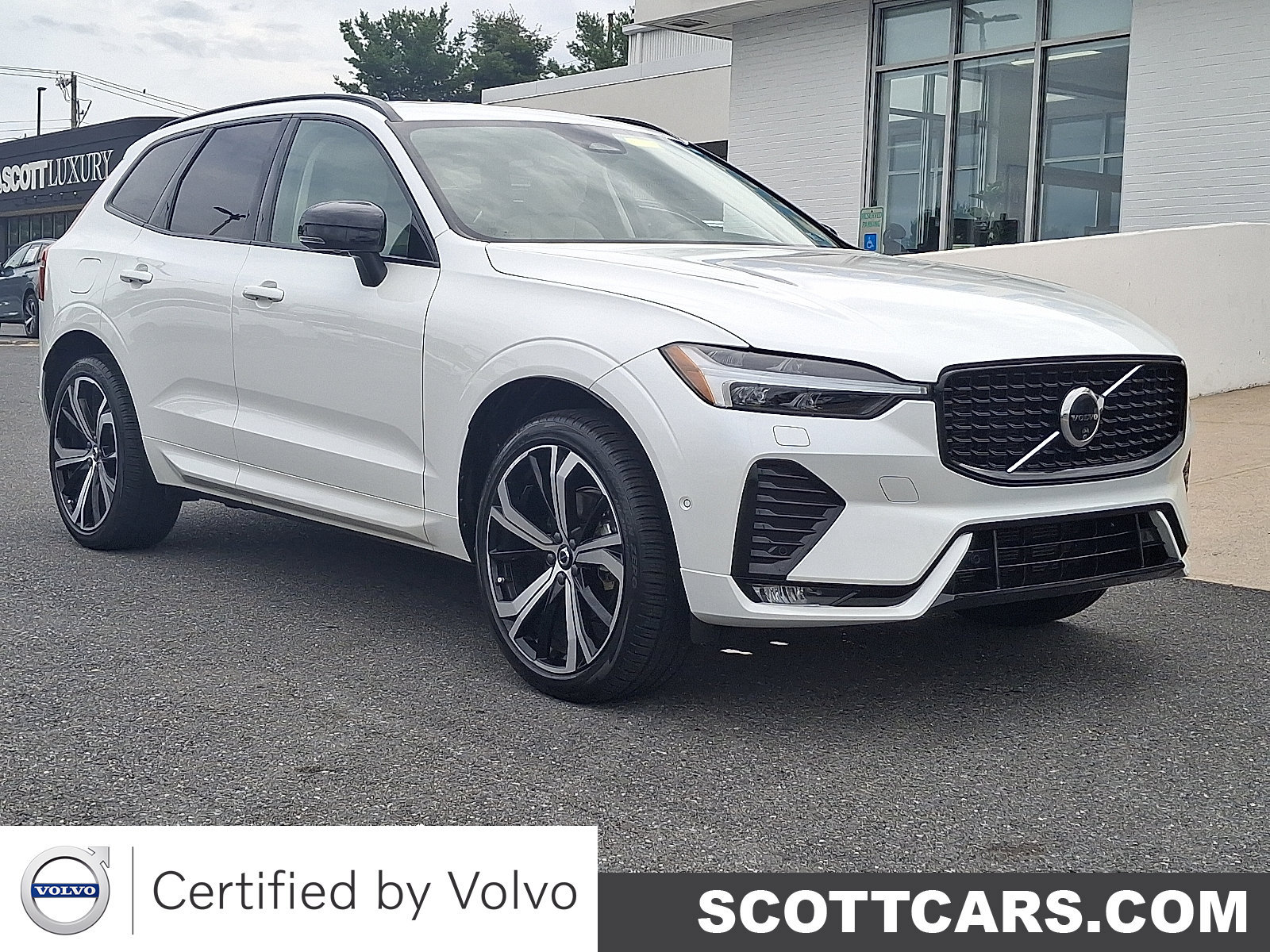 Certified 2024 Volvo XC60 B5 Ultimate AWD/4WD image 1