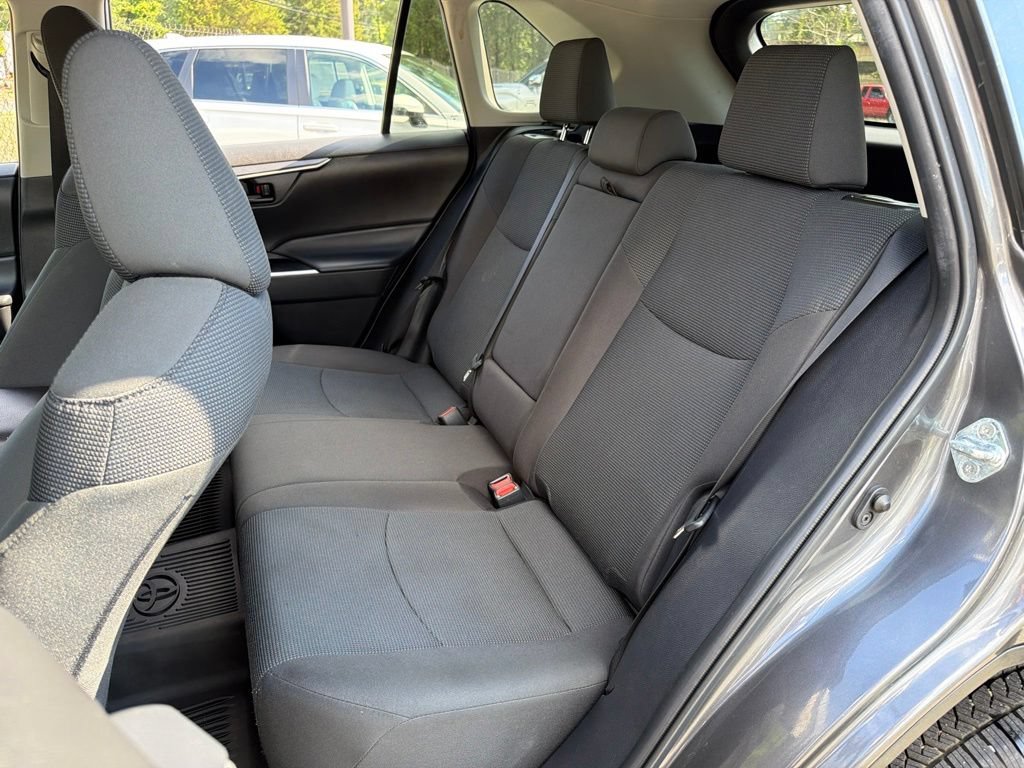 Used 2022 Toyota RAV4 LE FWD image 18