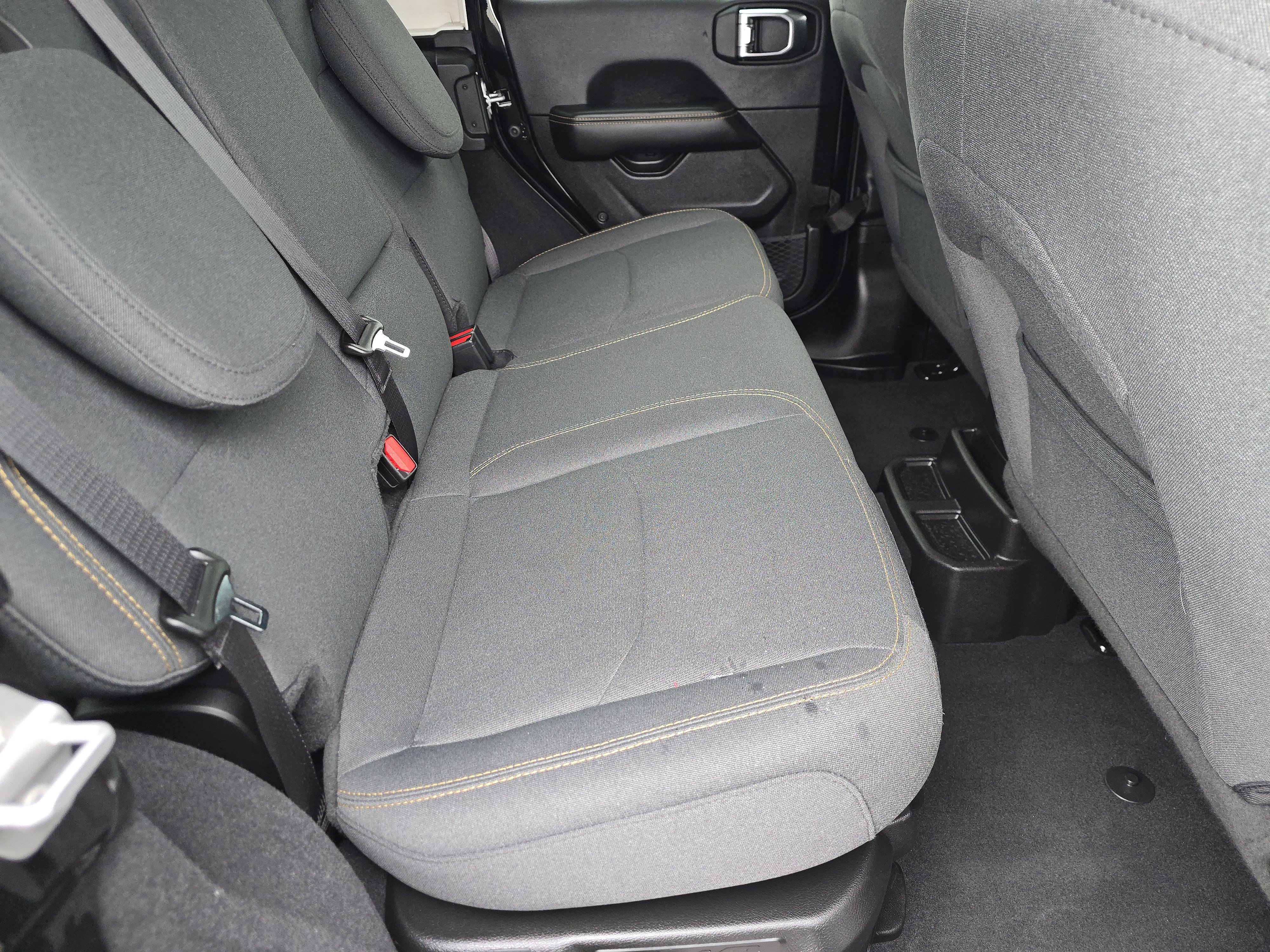 Used 2025 Jeep Wrangler Sahara image 15