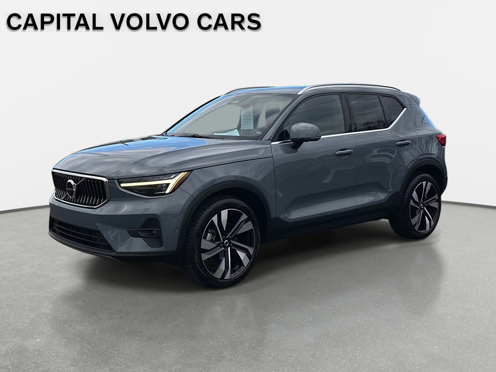 Certified 2023 Volvo XC40 B5 Ultimate w/ Protection Package Premier image 1