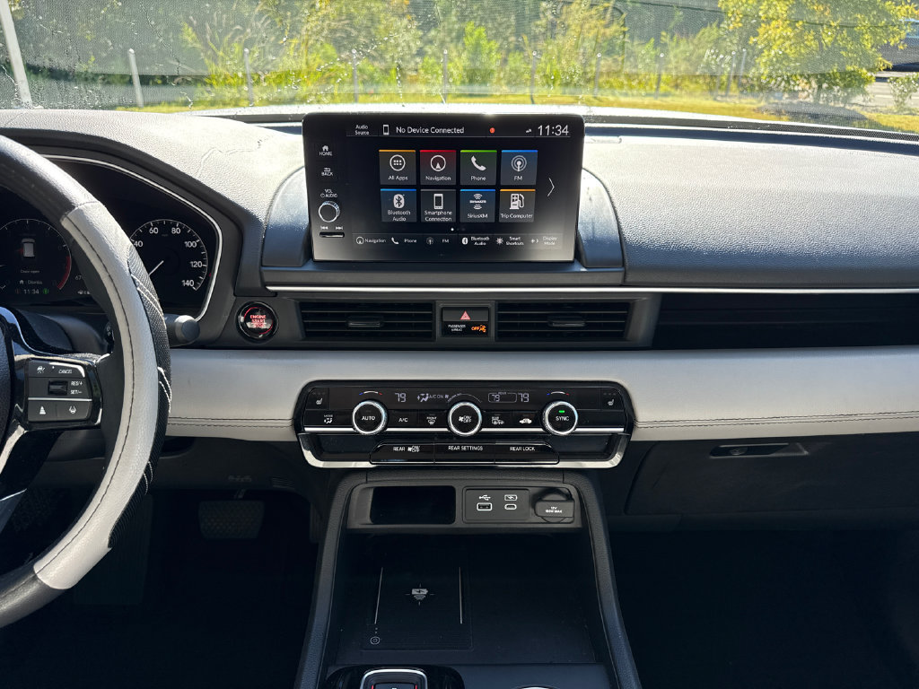 Used 2025 Honda Pilot Touring image 18