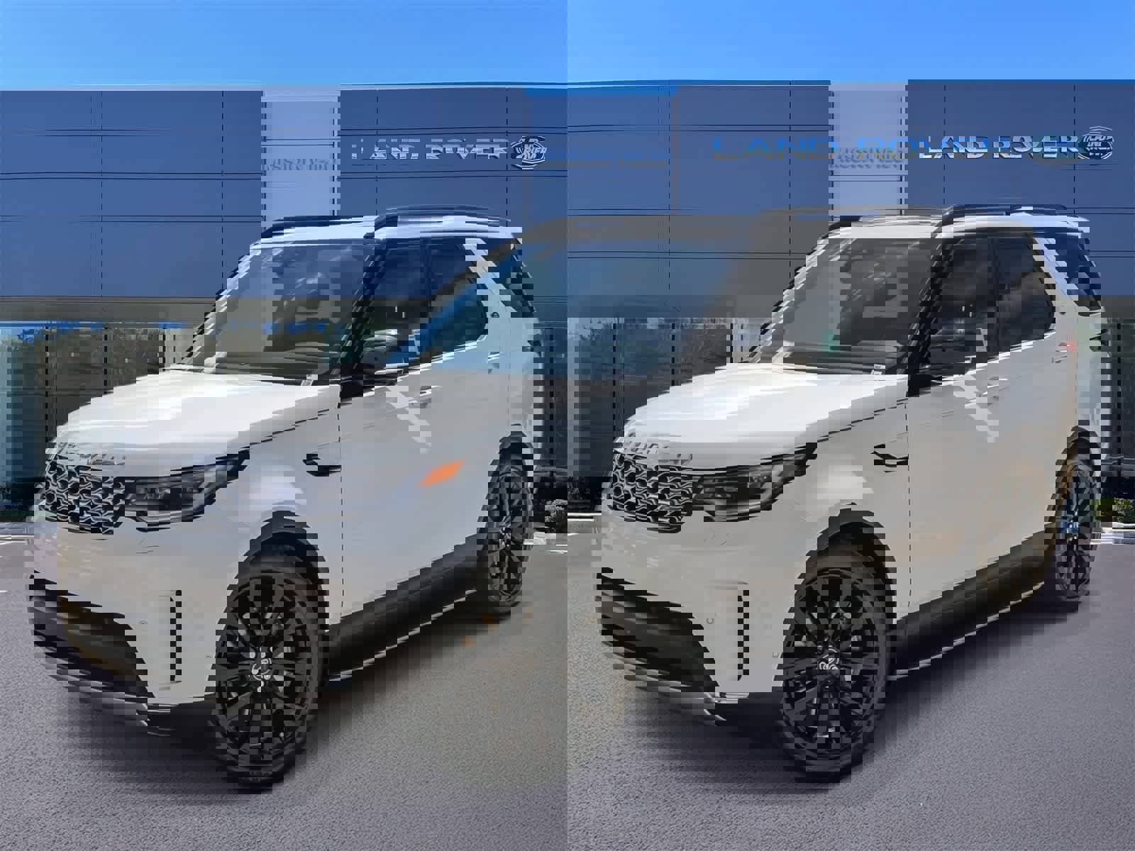 New 2026 Land Rover Discovery S image 1