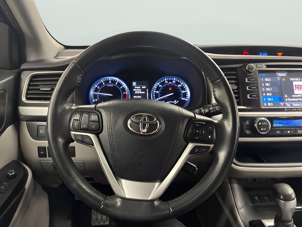 Used 2019 Toyota Highlander XLE AWD/4WD image 6