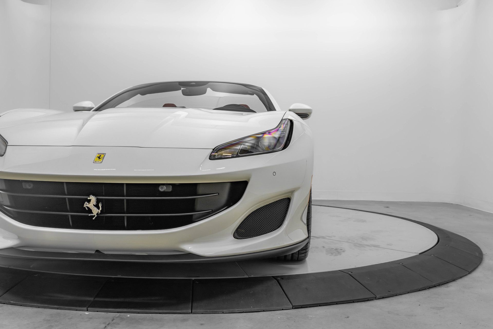 Certified 2020 Ferrari Portofino RWD image 94