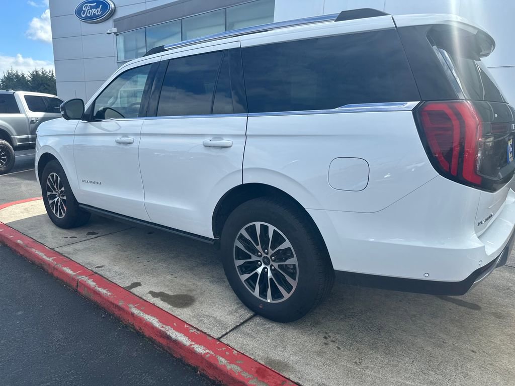 Used 2025 Ford Expedition Platinum image 2