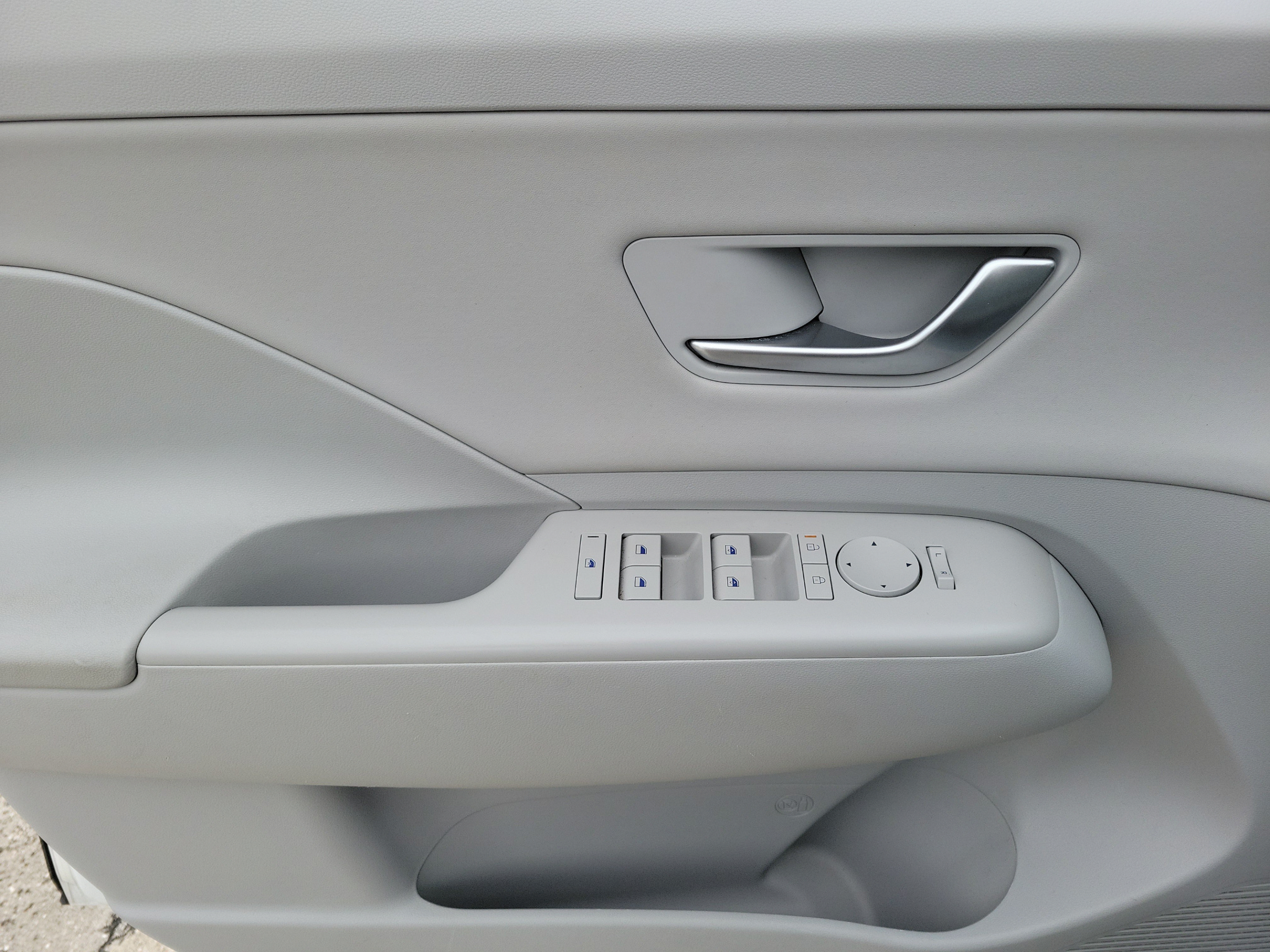 Used 2024 Hyundai Kona Limited FWD image 13