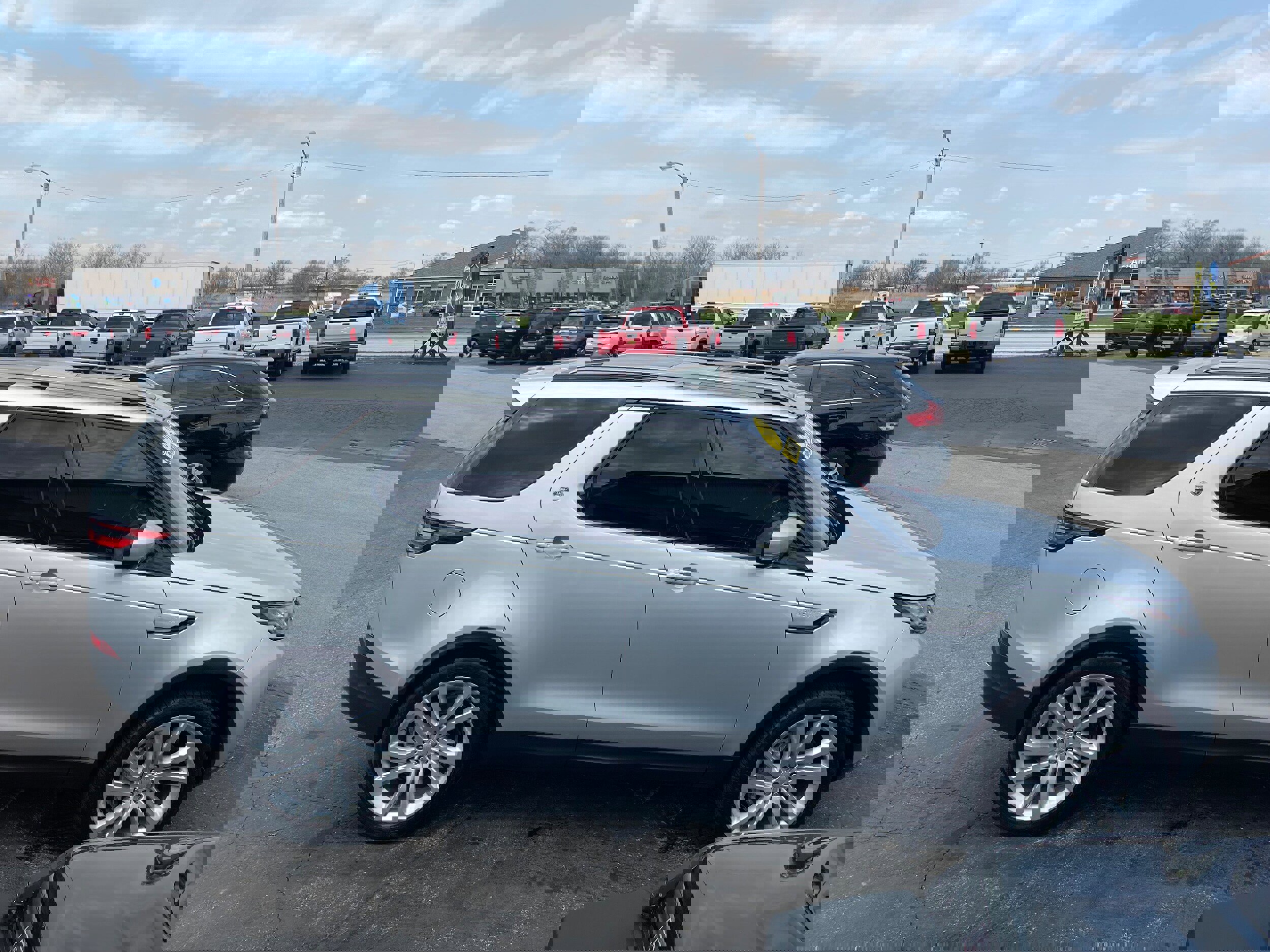 Used 2019 Land Rover Discovery HSE Luxury image 4