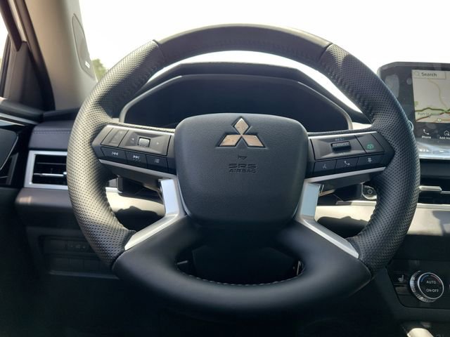 New 2025 Mitsubishi Outlander SE image 26