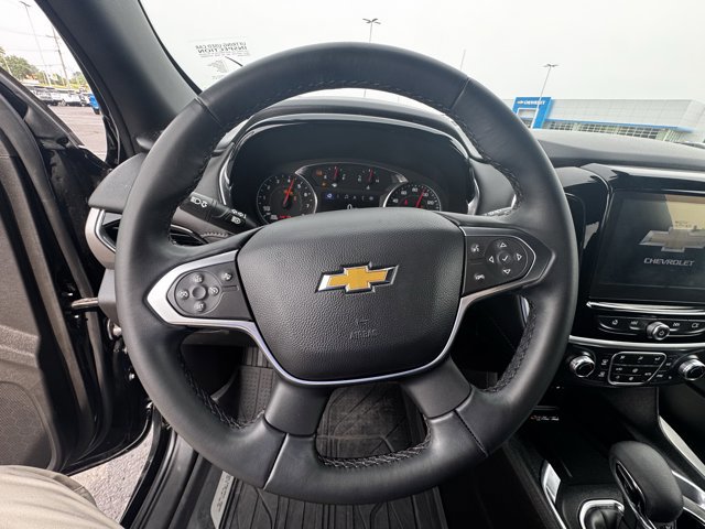 Used 2023 Chevrolet Traverse LT image 15