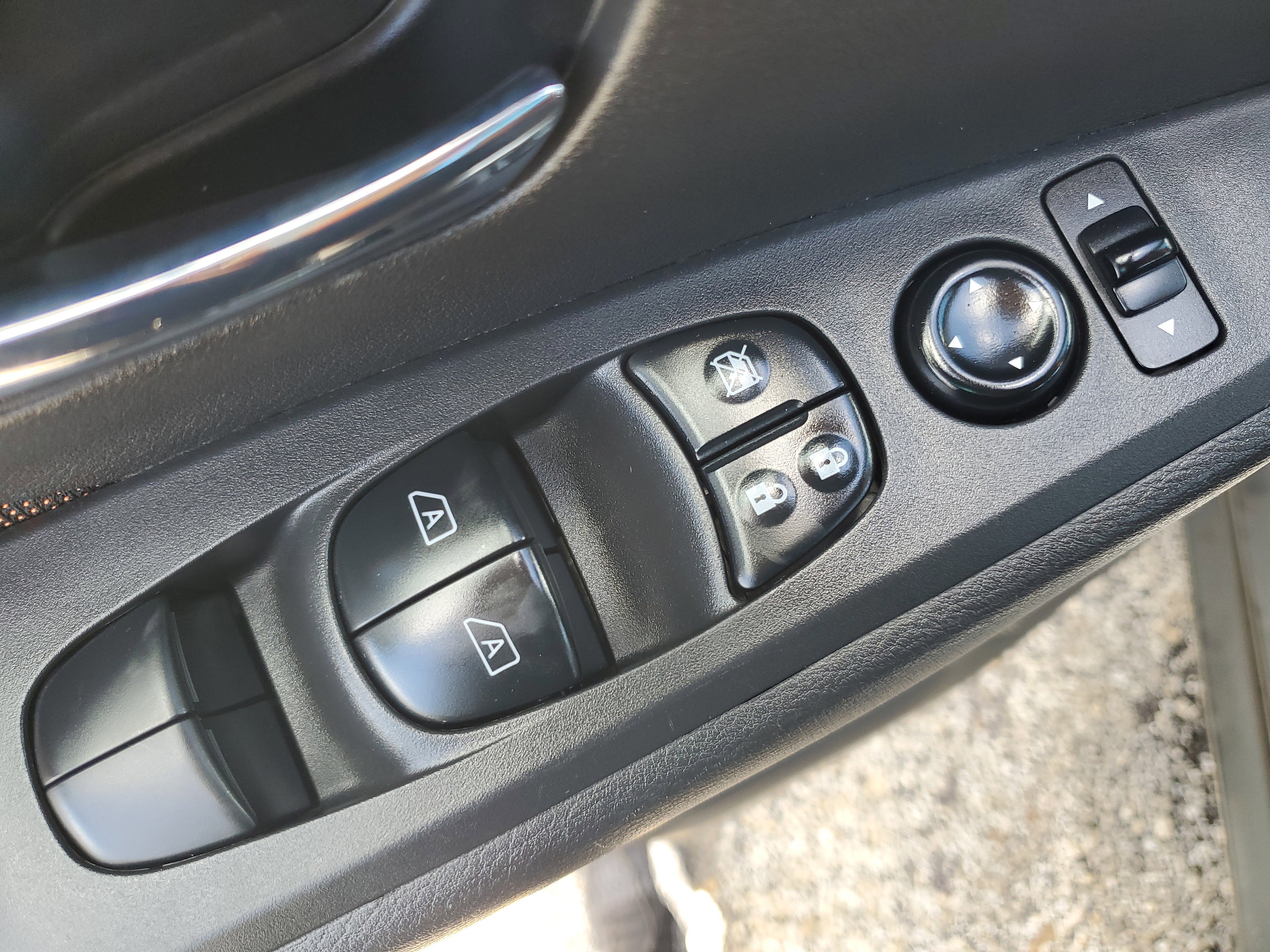 Certified 2023 Nissan Kicks SR image 27