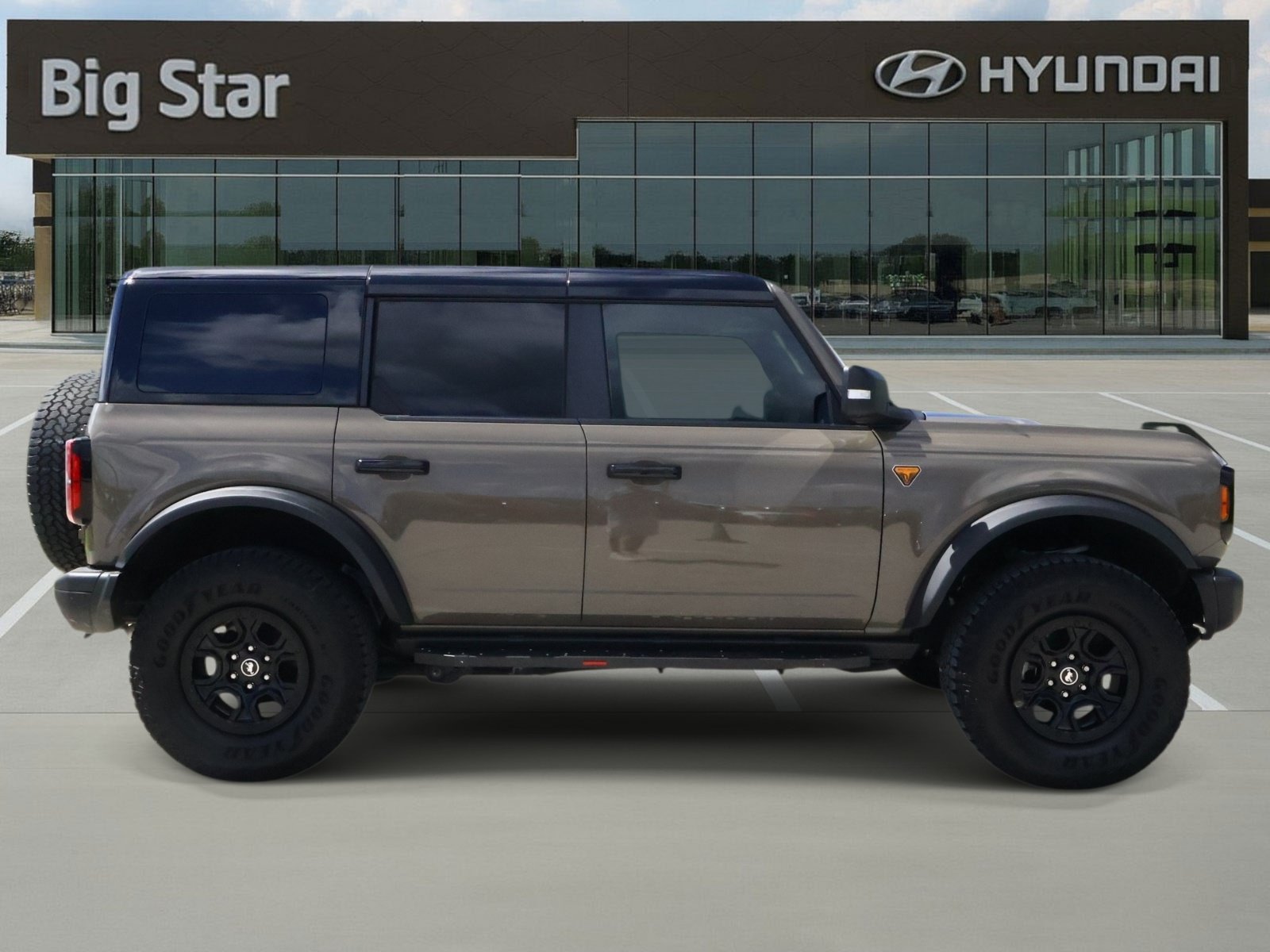 Used 2025 Ford Bronco Badlands AWD/4WD image 5