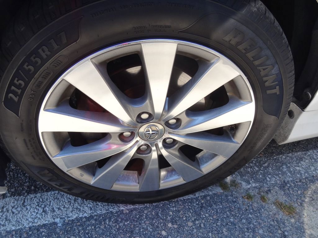 Used 2011 Toyota Avalon Limited image 9