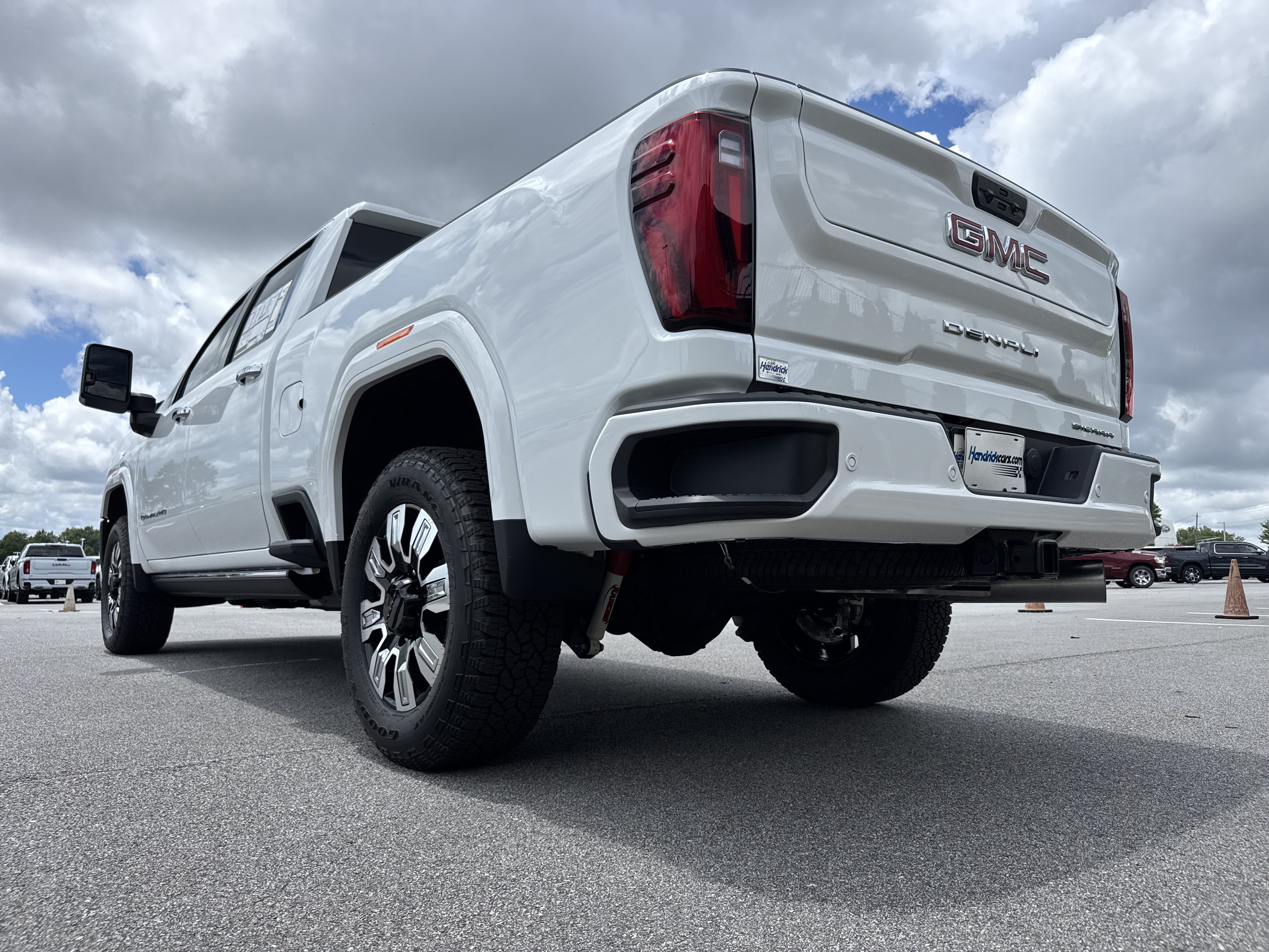 New 2026 GMC Sierra 2500 Denali w/ Denali Reserve Package AWD/4WD image 8