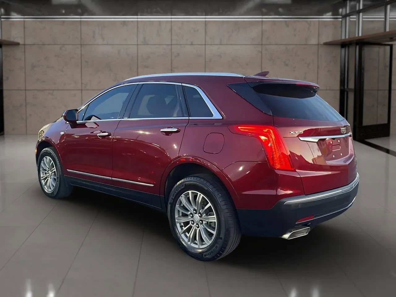 Used 2018 Cadillac XT5 Luxury image 3