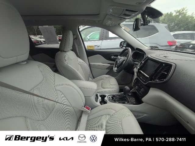 Used 2019 Jeep Cherokee Limited AWD/4WD image 8