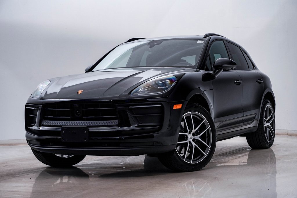 Certified 2025 Porsche Macan image 1