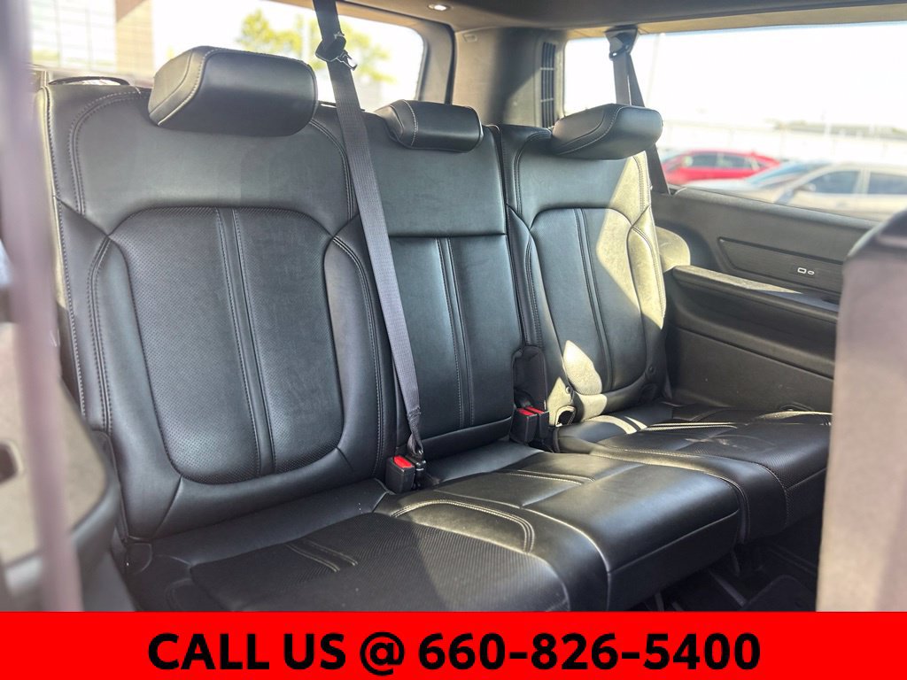 Used 2024 Jeep Wagoneer L Series II w/ Flexible Seating Group AWD/4WD image 10