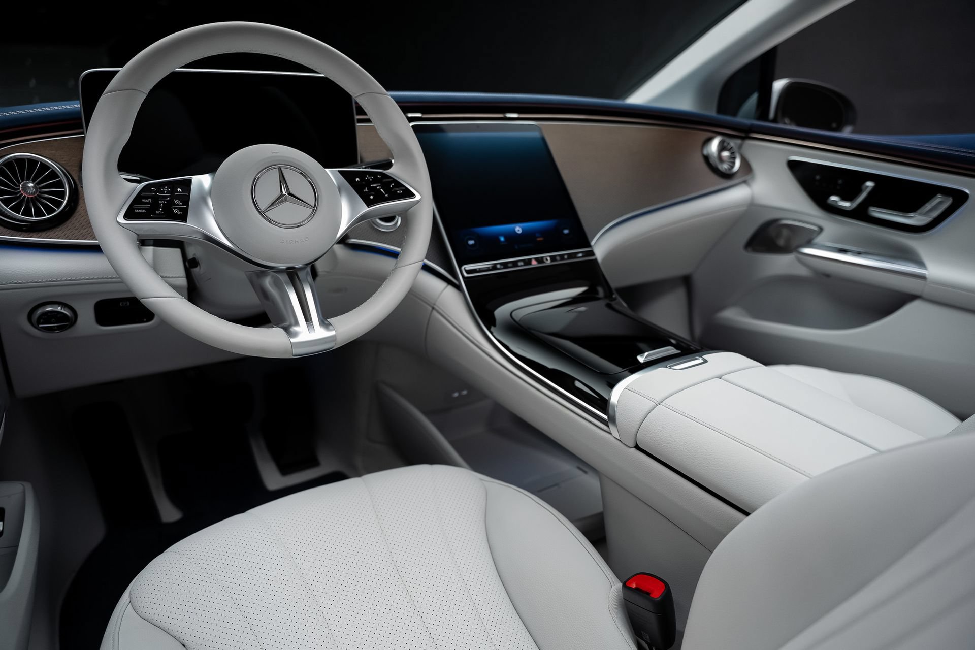 Used 2024 Mercedes-Benz EQE 350+ Sedan image 2