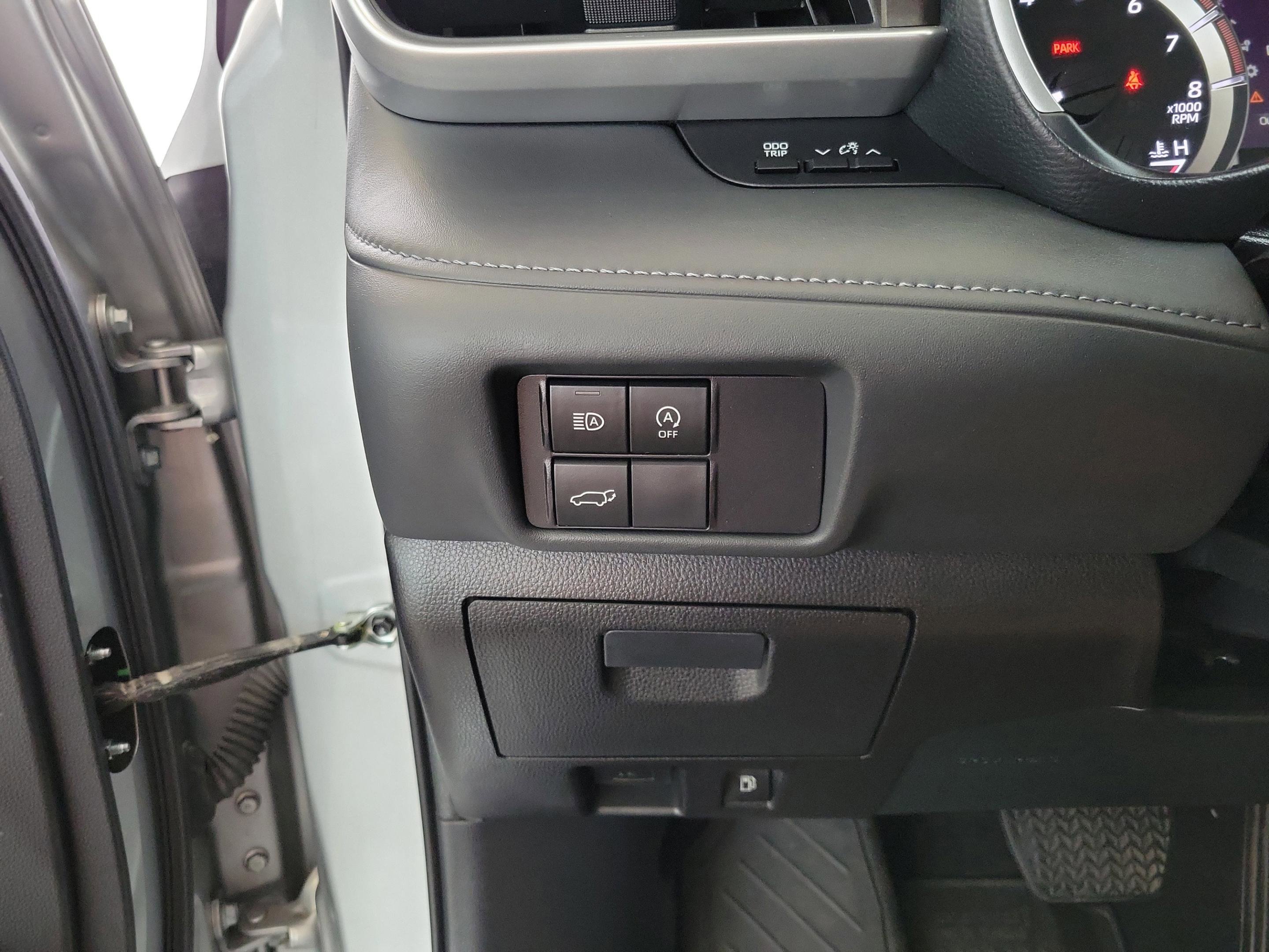 Used 2023 Toyota Highlander XLE image 11