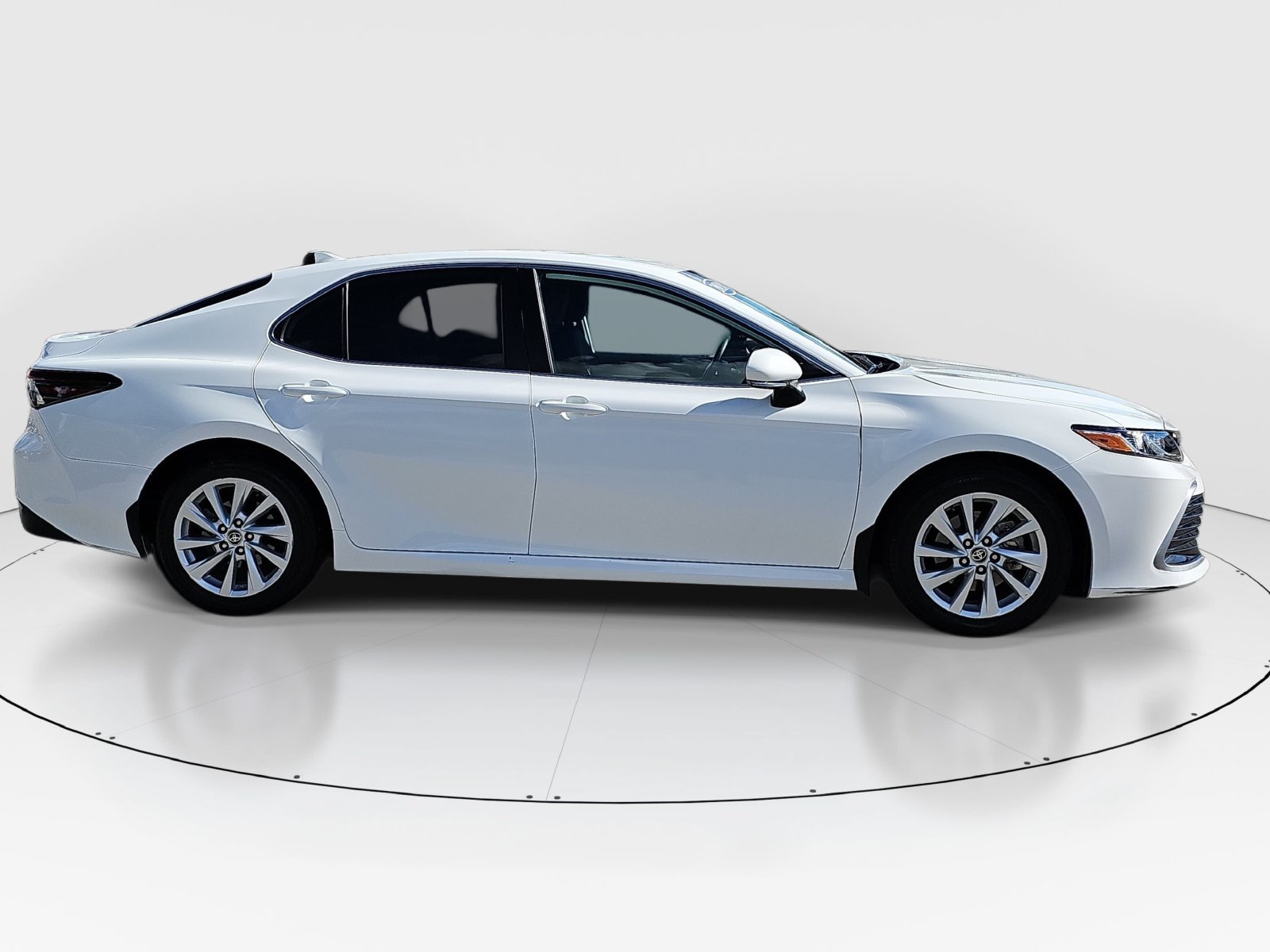 Used 2024 Toyota Camry LE FWD image 4