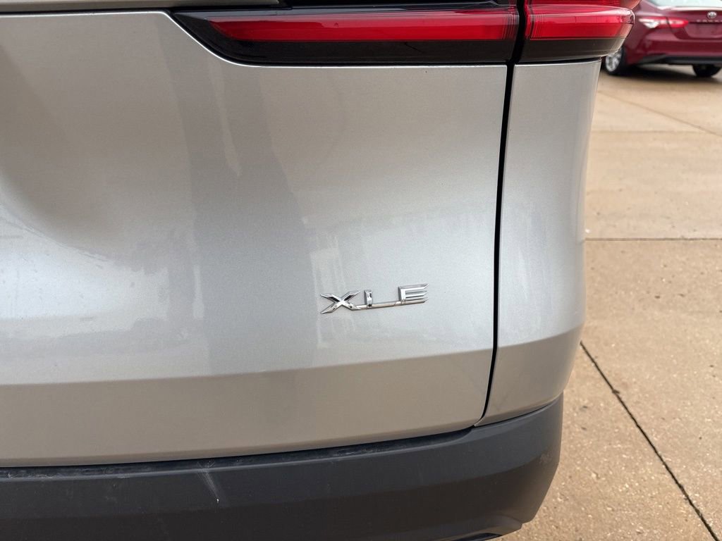 Used 2025 Toyota Grand Highlander AWD image 6