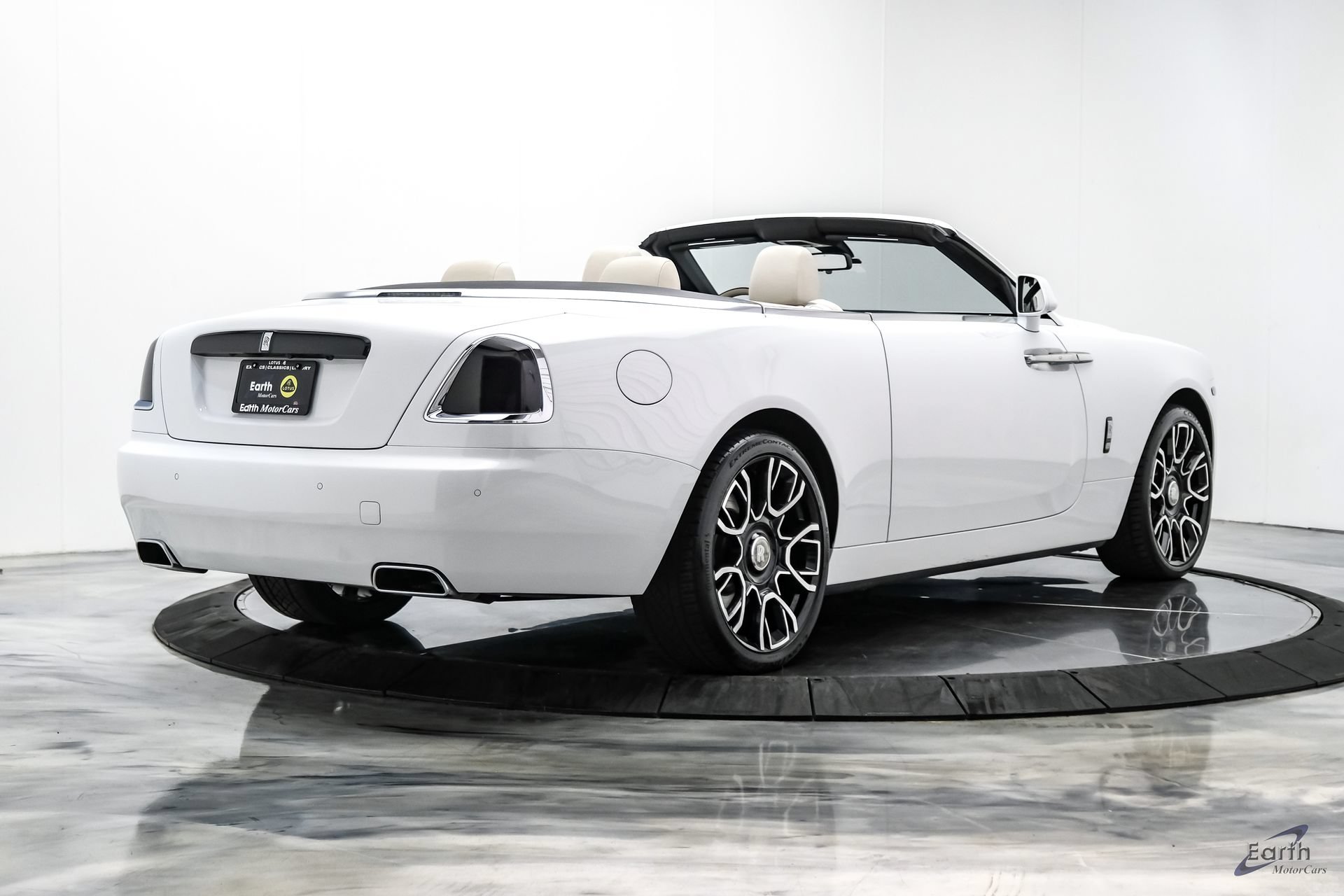 Used 2017 Rolls-Royce Dawn RWD image 20