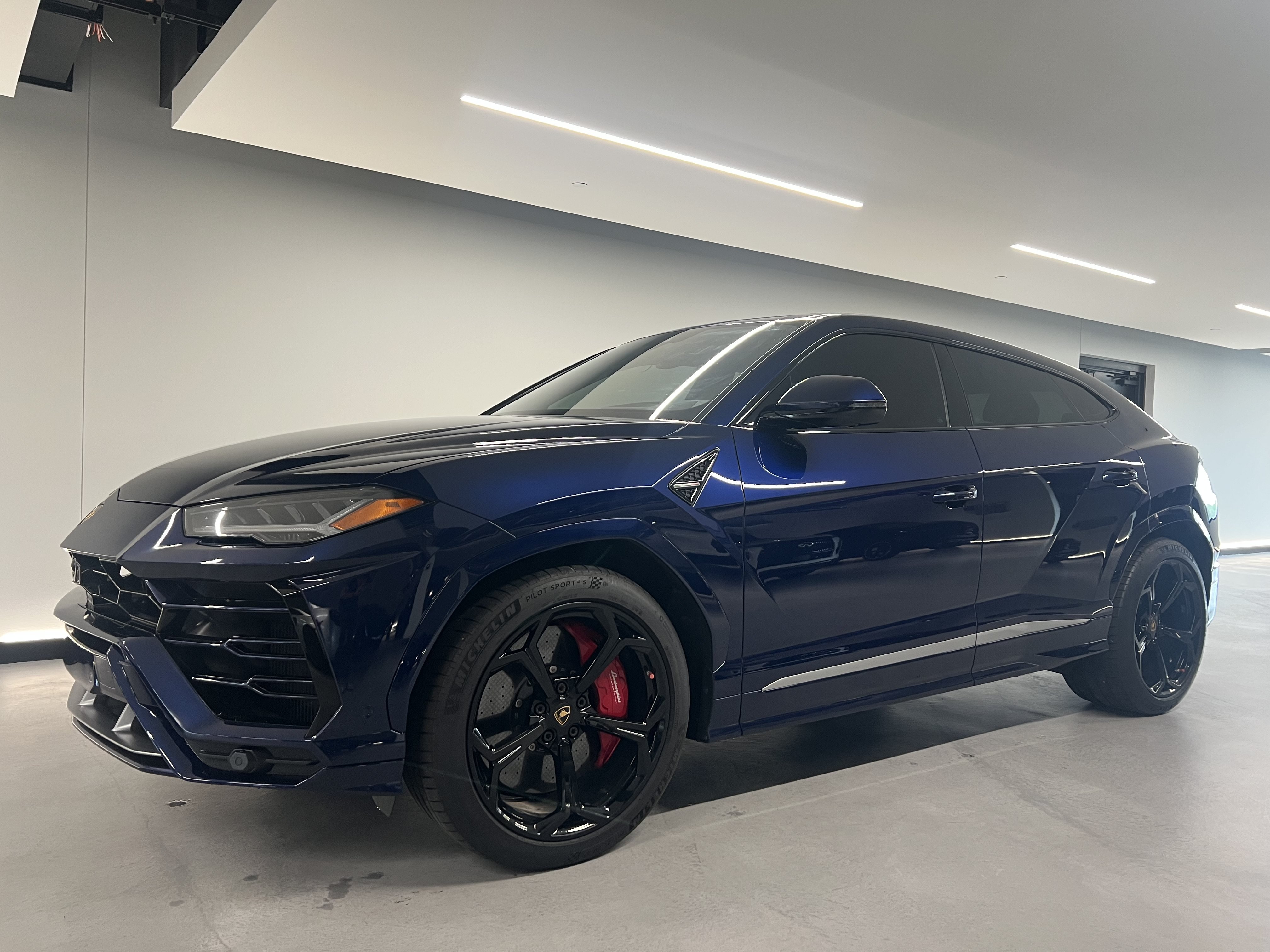 Used 2019 Lamborghini Urus AWD/4WD image 4