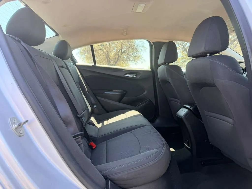 Used 2017 Chevrolet Cruze LT FWD image 13