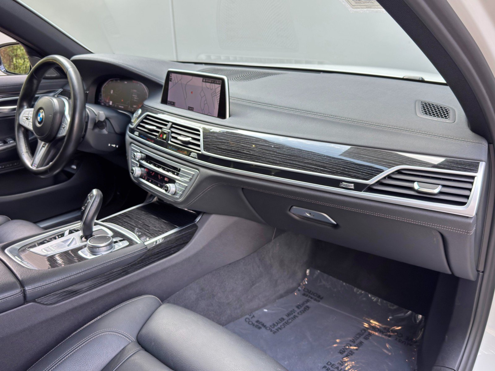 Used 2022 BMW 740i w/ M Sport Package RWD image 15