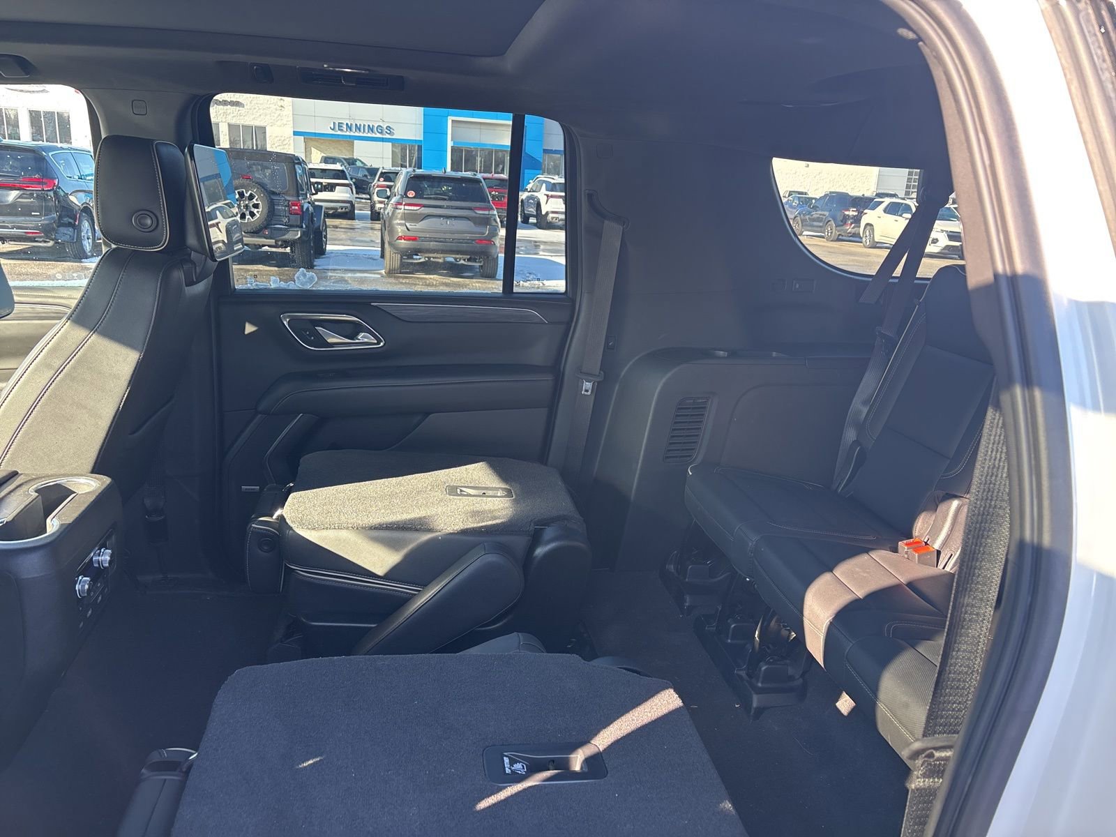 Used 2021 GMC Yukon XL SLT w/ SLT Premium Package image 11