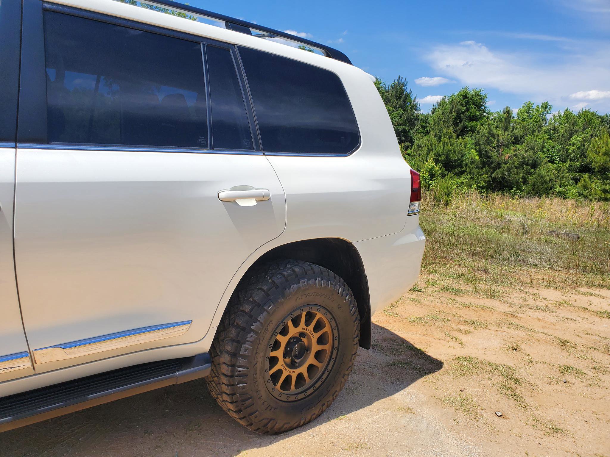 Used 2019 Toyota Land Cruiser w/ Preferred Accessory Package AWD/4WD image 17