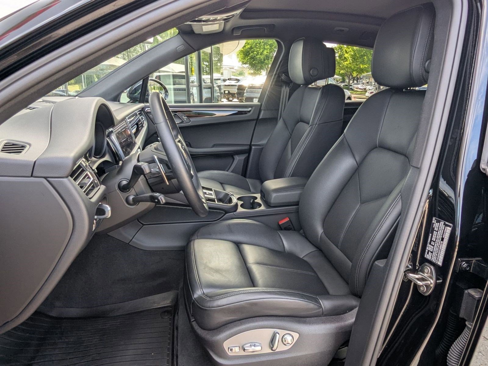 Certified 2026 Porsche Macan image 5