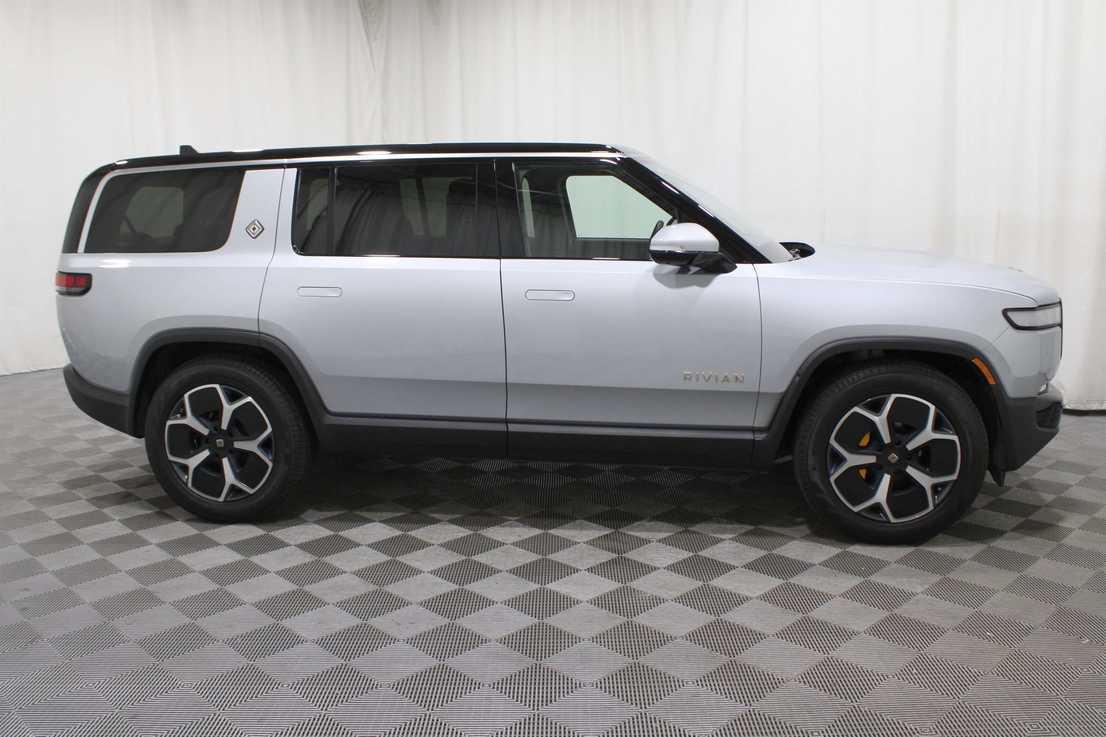 Used 2023 Rivian R1S Adventure image 27