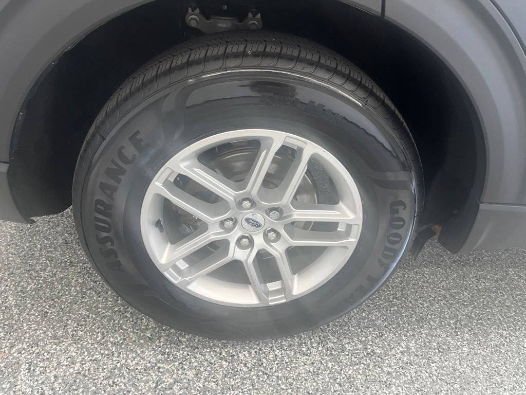 Used 2025 Ford Explorer Active AWD/4WD image 43